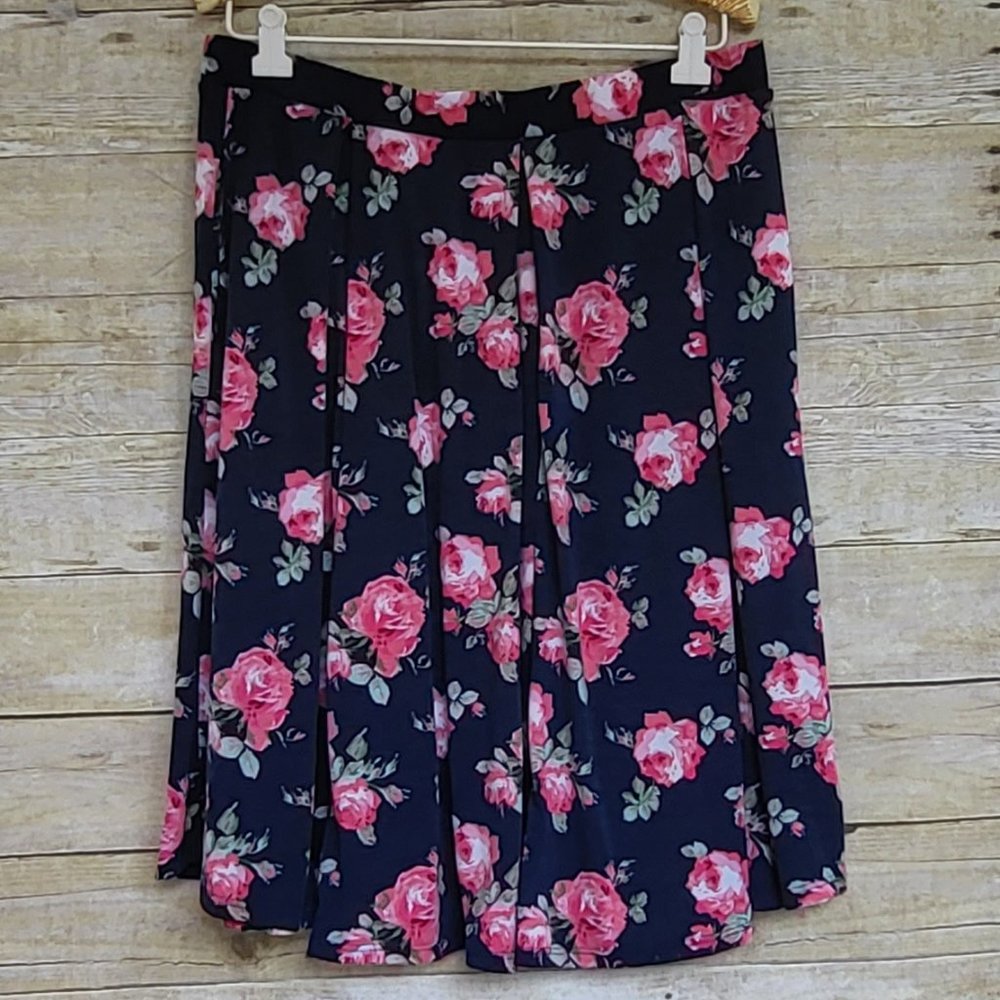EUC LuLaRoe Madison Skirt XL - Pink Roses on Navy